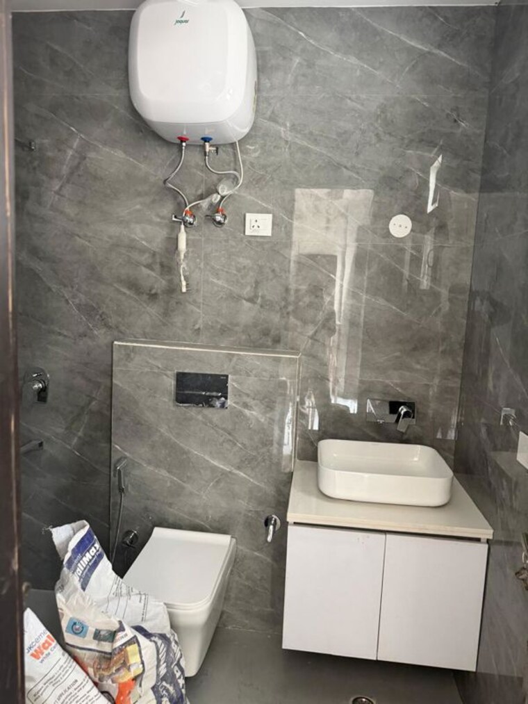 Bathroom, balaji-apartments-palam-vihar 3 Bedroom 1800 Sq.Ft. Builder Floor In Palam Vihar Extension Gurgaon 10726928