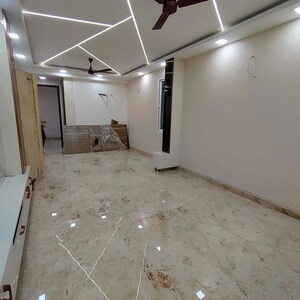 Room in 3 BHK Builder Floor at Sector 23 – for Rent