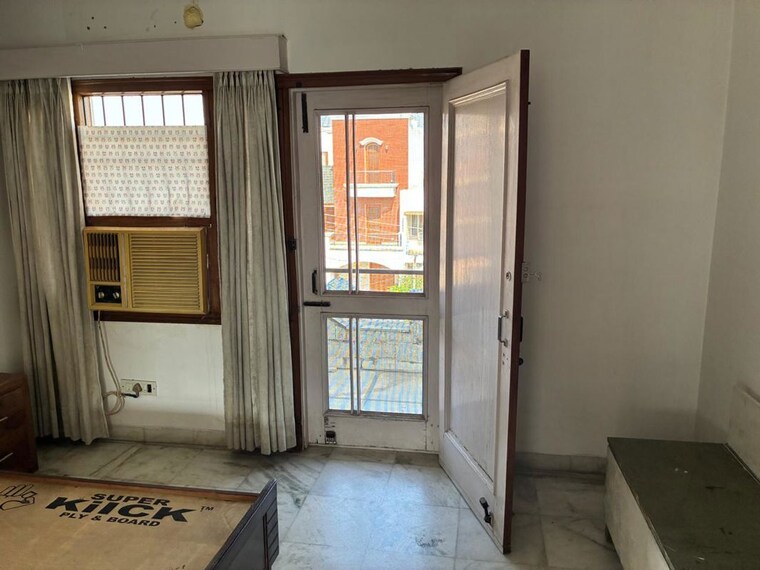 Room, sector 11 2 Bedroom 1000 Sq.Ft. Builder Floor In Sector 11 Chandigarh 10726957