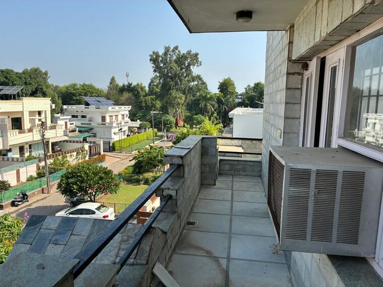 Balcony, sector 11 2 Bedroom 1000 Sq.Ft. Builder Floor In Sector 11 Chandigarh 10726957