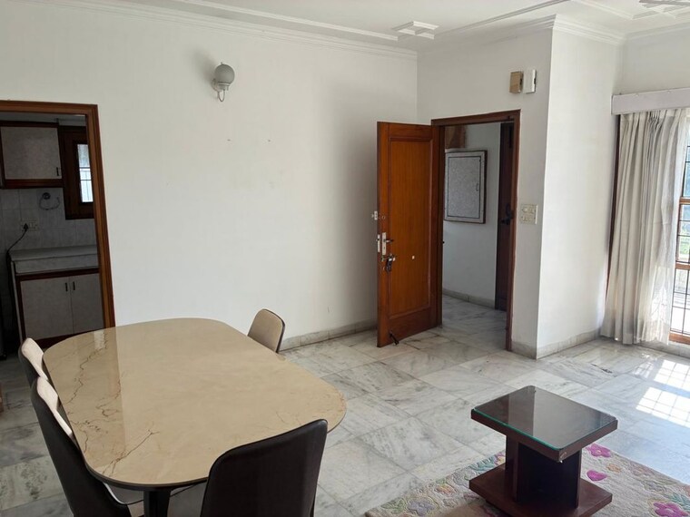 Team Area, sector 11 2 Bedroom 1000 Sq.Ft. Builder Floor In Sector 11 Chandigarh 10726957