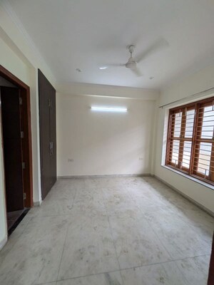 Room in 3.5 BHK Independent House at Sector 57 – for Rent