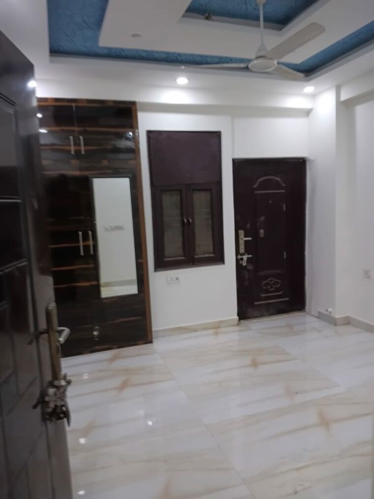Room, vasundhara sector 1 4 Bedroom 150 Sq.Yd. Builder Floor In Vasundhara Sector 1 Ghaziabad 10726953