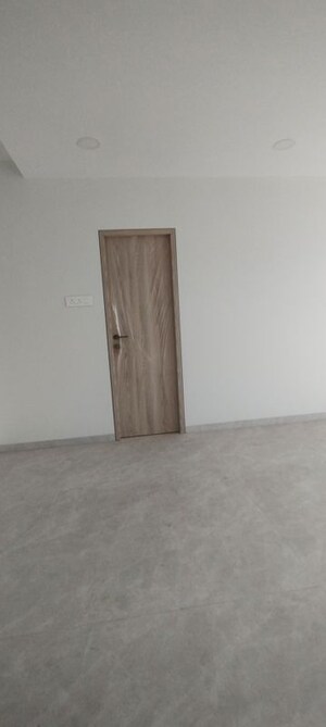 Room in 2 BHK Apartment at Matunga East – for Sale