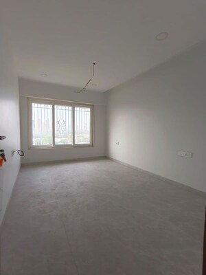 Room in 2 BHK Apartment at Matunga East – for Sale