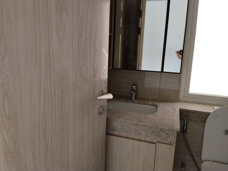 Bathroom, dlf-gardencity-enclave 3.5 Bedroom 1620 Sq.Ft. Builder Floor In Sector 93 Gurgaon 10726972