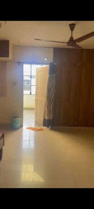 Room in 1 BHK Builder Floor at Sector 20 – for Rent