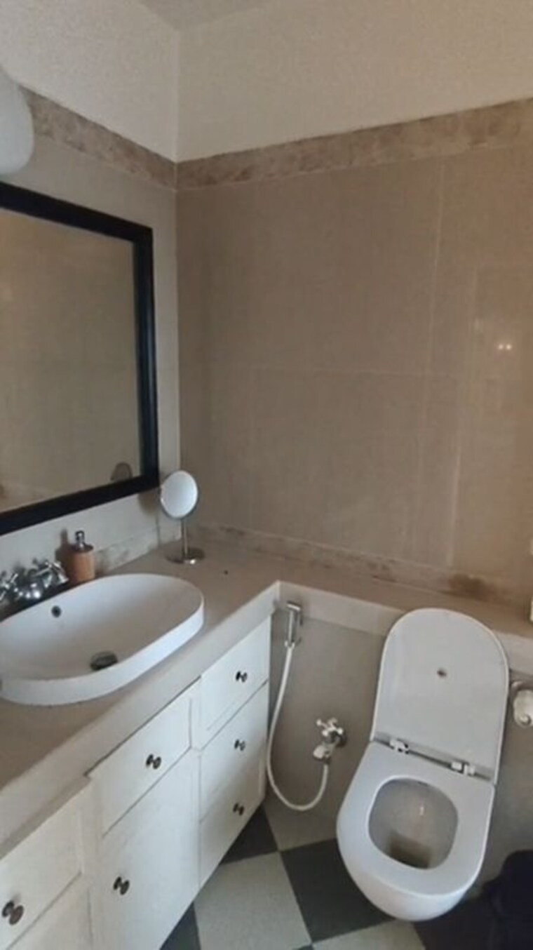 Bathroom, chembur 2 Bedroom 950 Sq.Ft. Apartment In Chembur Mumbai 10727004