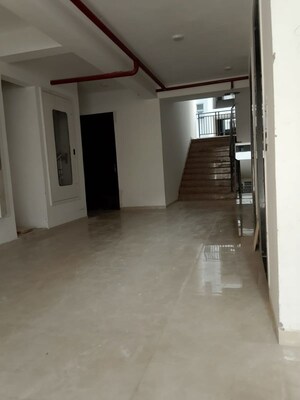 Room in 3 BHK Apartment at Omaxe R2, Gomti Nagar – for Sale