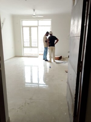 Bathroom in 3 BHK Apartment at Omaxe R2, Gomti Nagar – for Sale