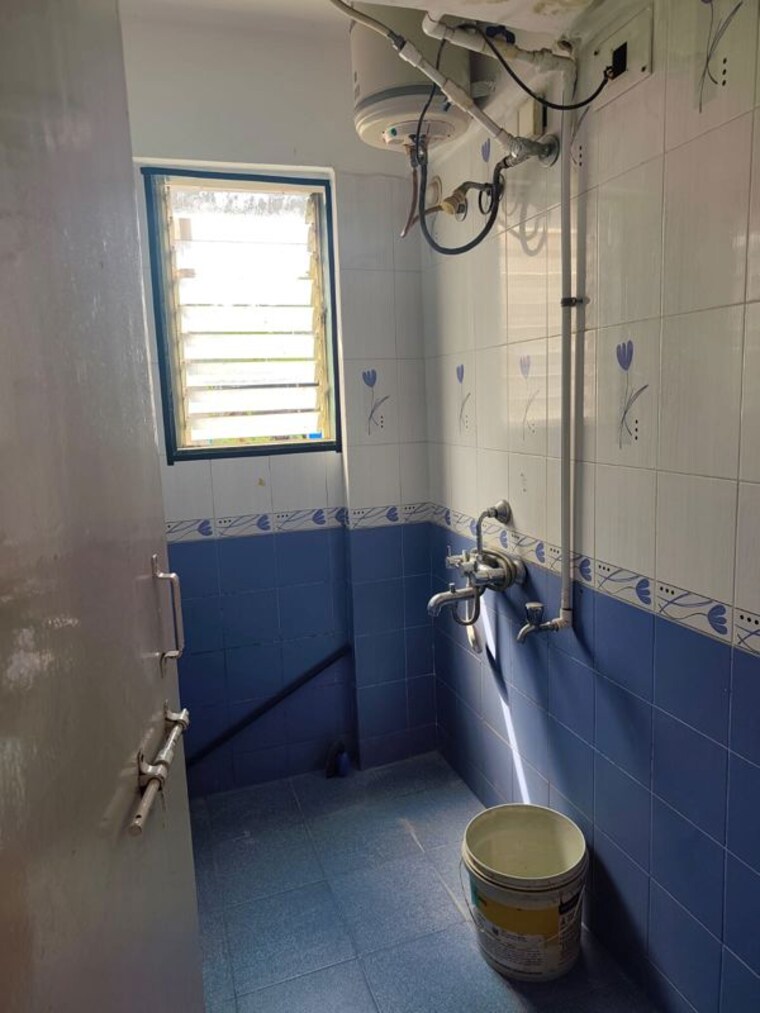 Bathroom, rishi-apartment-viman-nagar 1 Bedroom 620 Sq.Ft. Apartment In Viman Nagar Pune 10727027