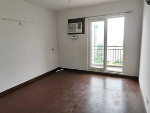 Room in 3 BHK Builder Floor at Sector 21 – for Rent