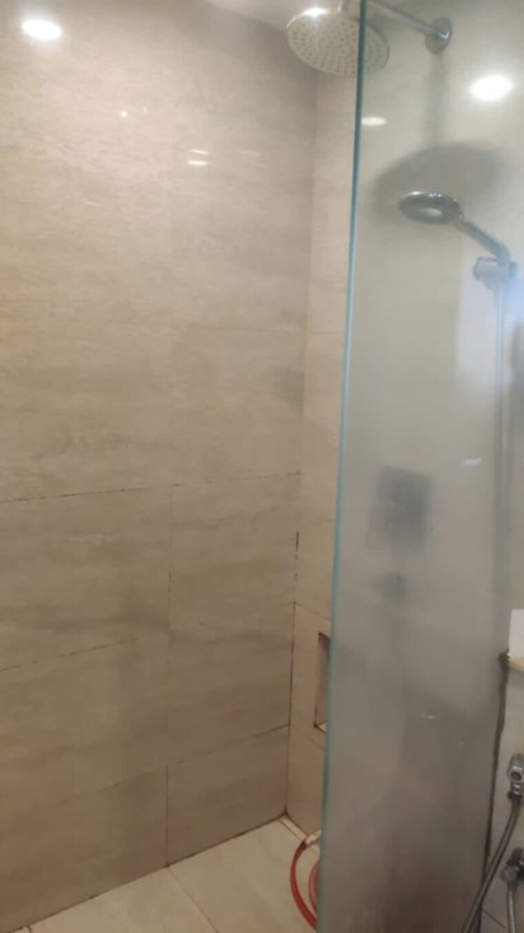 Bathroom, hiranandani-regent-hill 1 Bedroom 379 Sq.Ft. Apartment In Powai Mumbai 10727071