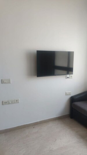 Room in 1 BHK Apartment at Hiranandani Regent Hill, Powai – for Rent