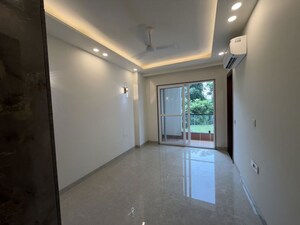 Room in 3 BHK Builder Floor at Sector 21 – for Rent