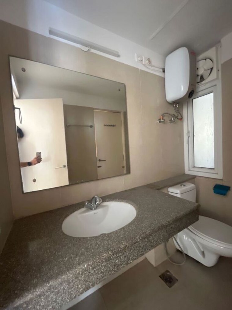 Bathroom, sector 23 3 Bedroom 1550 Sq.Ft. Builder Floor In Sector 23 Gurgaon 10727080