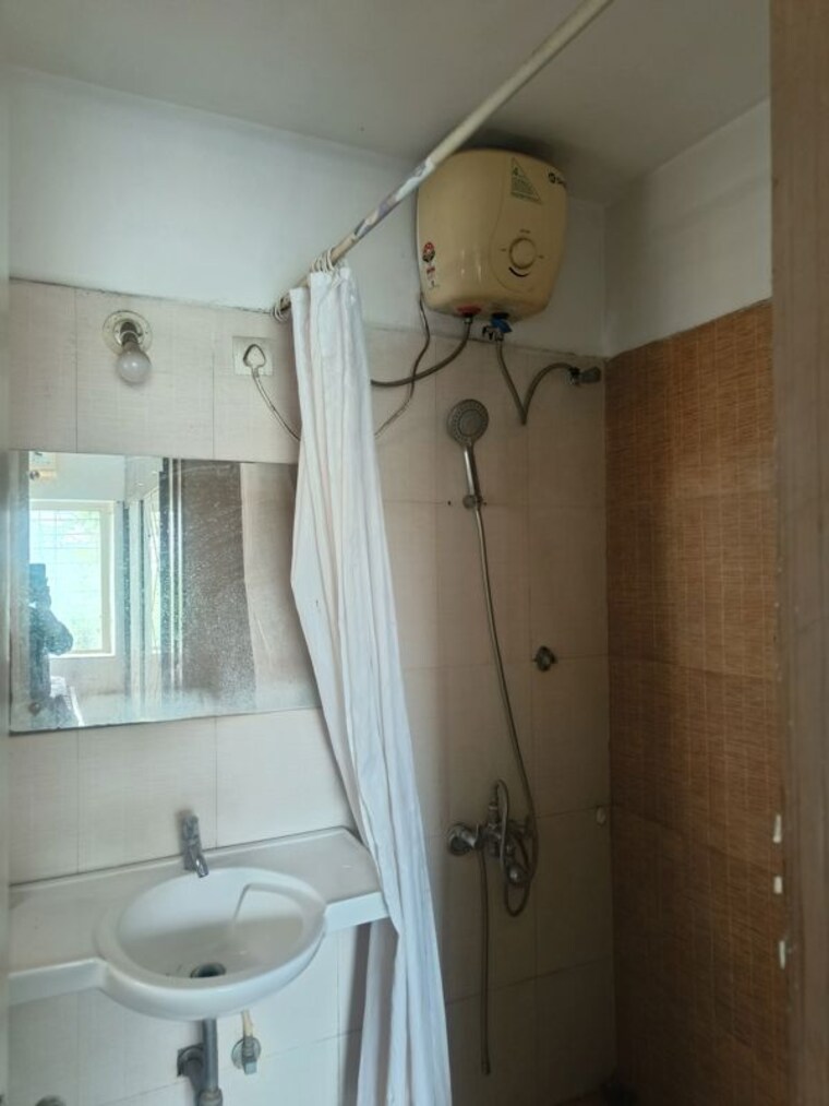 Bathroom, manav-silver-skyscapes 2 Bedroom 1037 Sq.Ft. Apartment In Wakad Pune 10727147