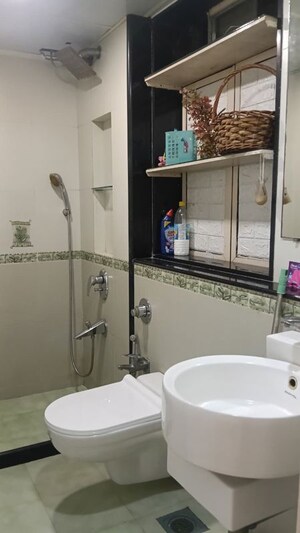 Bathroom in 1.5 BHK Apartment at Swapnalok Towers, Malad East – for Rent