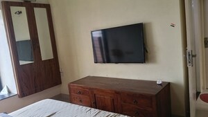 Bedroom in 1.5 BHK Apartment at Swapnalok Towers, Malad East – for Rent