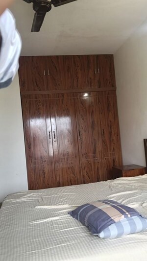 Furnished Amenities in 1.5 BHK Apartment at Swapnalok Towers, Malad East – for Rent