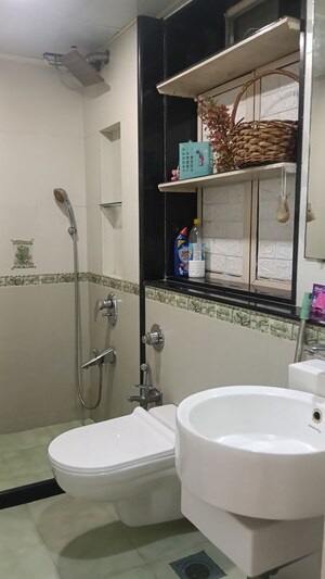 Bathroom in 1.5 BHK Apartment at Swapnalok Towers, Malad East – for Rent