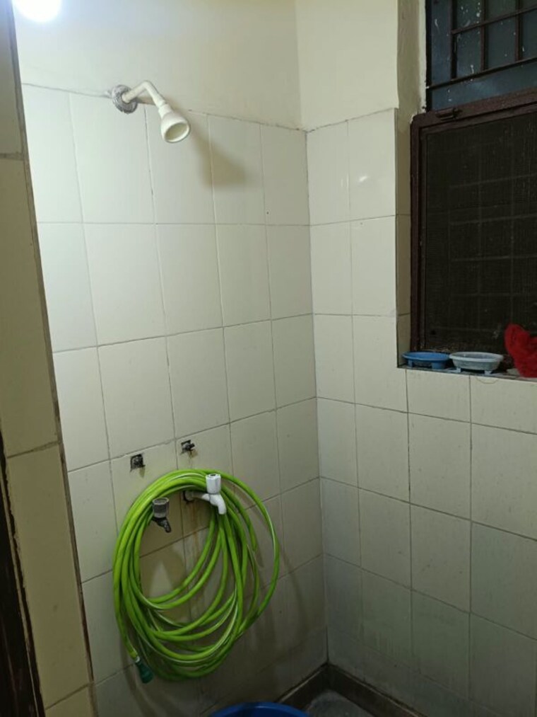 Bathroom, mahadev-apartments-noida 1 RK 350 Sq.Ft. Apartment In Sector 73 Noida 10727192