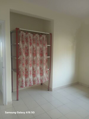 Bedroom in 3 BHK Apartment at Swapna Akar CHS, Andheri West – for Rent
