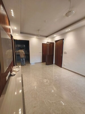 Room in 2 BHK Builder Floor at Sheikh Sarai Phase 2 – for Rent