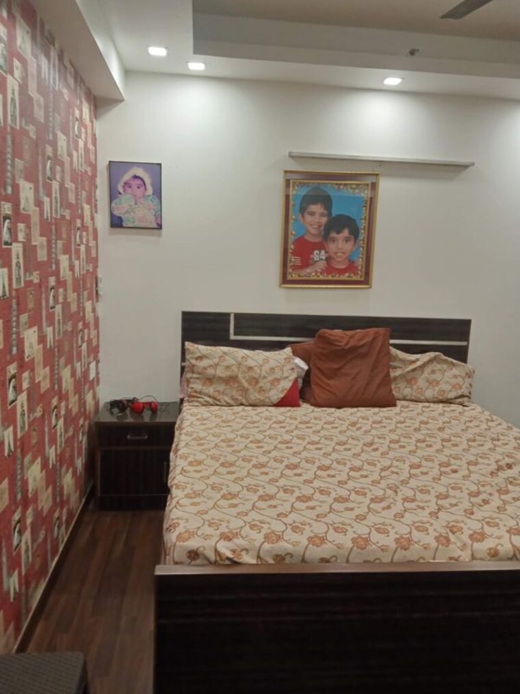 Bedroom, paras-tierea 3.5 Bedroom 1592 Sq.Ft. Apartment In Sector 137 Noida 10726642