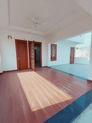 5 BHK Villa – Exterior View View at Sultanpur Road - for Rent