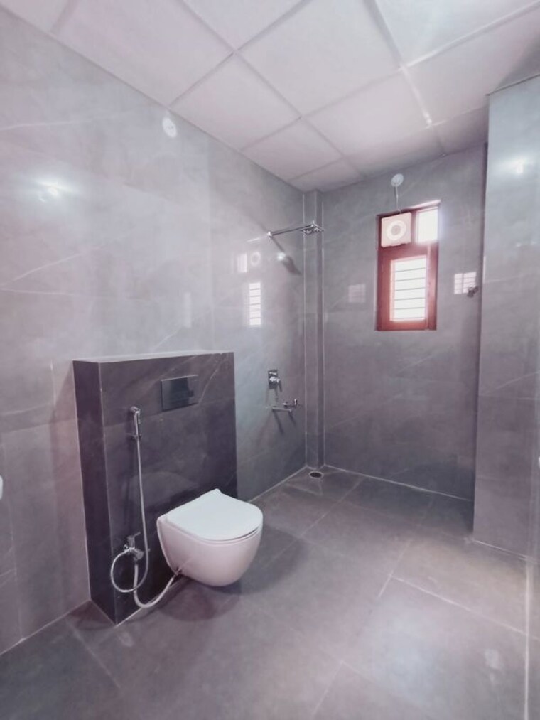 Bathroom, sultanpur road 5 Bedroom 3300 Sq.Ft. Villa In Sultanpur Road Lucknow 10727225