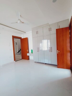 Room in 5 BHK Villa at Sultanpur Road – for Rent