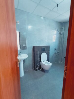 Bathroom in 5 BHK Villa at Sultanpur Road – for Rent