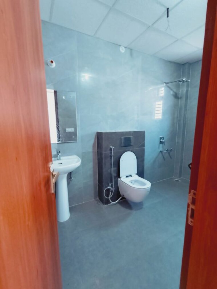 Bathroom, sultanpur road 5 Bedroom 3300 Sq.Ft. Villa In Sultanpur Road Lucknow 10727225