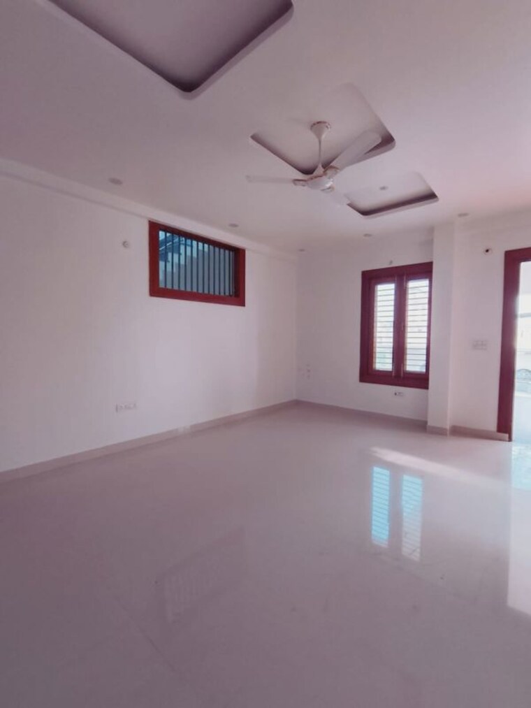 Room, sultanpur road 5 Bedroom 3300 Sq.Ft. Villa In Sultanpur Road Lucknow 10727225