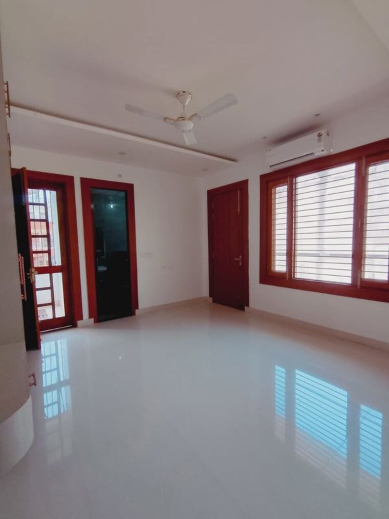 Room, sultanpur road 5 Bedroom 3300 Sq.Ft. Villa In Sultanpur Road Lucknow 10727225