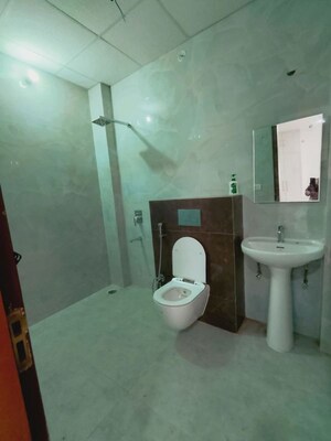Bathroom in 5 BHK Villa at Sultanpur Road – for Rent