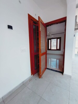 5 BHK Villa – Exterior View View at Sultanpur Road - for Rent