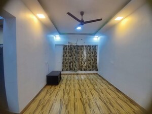Room in 3 BHK Apartment at Summit Apartment, Goregaon East – for Sale