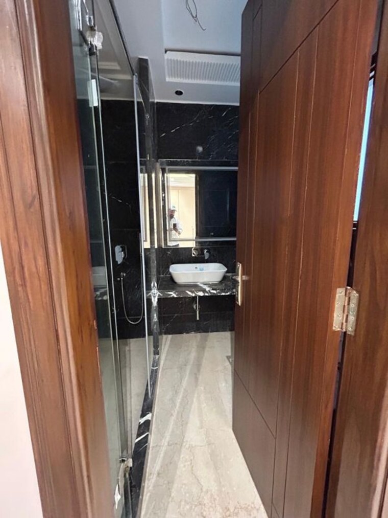 undefined, greater kailash ii 3 Bedroom 250 Sq.Yd. Builder Floor In Greater Kailash ii Delhi 10727257