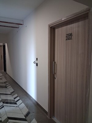 Furnished Amenities in 2.5 BHK Builder Floor at Paradigm Antalya, Oshiwara – for Rent