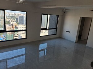 Room in 2.5 BHK Builder Floor at Paradigm Antalya, Oshiwara – for Rent