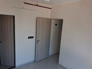 Room in 2.5 BHK Builder Floor at Paradigm Antalya, Oshiwara – for Rent