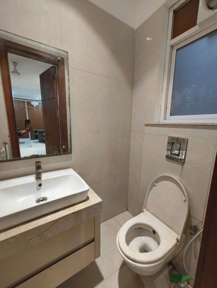 Bathroom, greater kailash Commercial Office Space 1250 Sq.Ft. In Greater Kailash Delhi 10727332