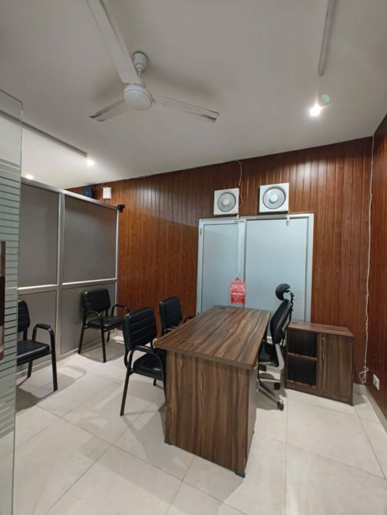 Team Area, greater kailash Commercial Office Space 1250 Sq.Ft. In Greater Kailash Delhi 10727332