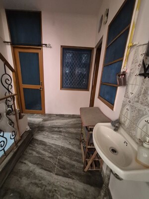 Common Area in 1.5 BHK Builder Floor at Mayur Vihar – for Rent