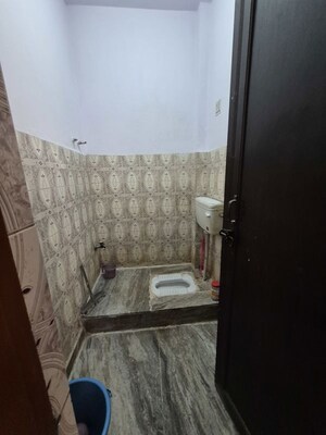 Washroom in 1.5 BHK Builder Floor at Mayur Vihar – for Rent
