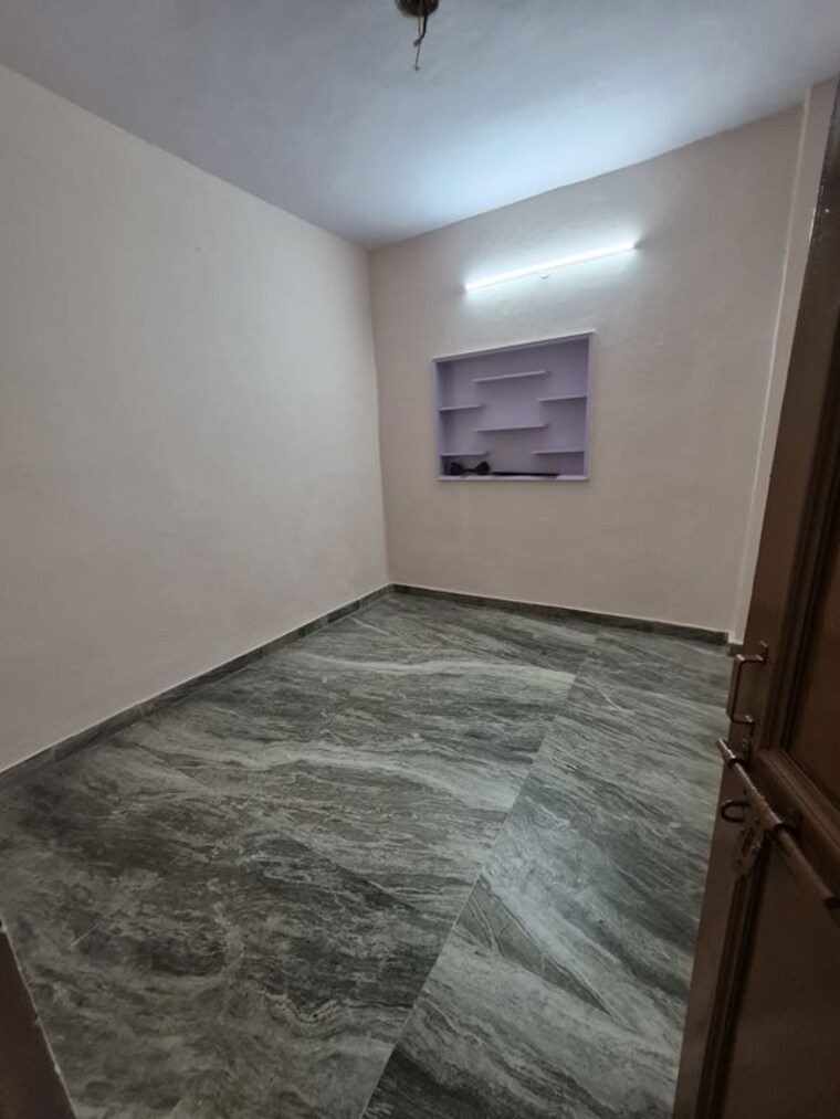 Room, mayur vihar 1.5 Bedroom 410 Sq.Ft. Builder Floor In Mayur Vihar Delhi 10727359