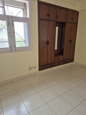 Master Bedroom in 2.5 BHK Apartment at Mayur Vihar – for Rent