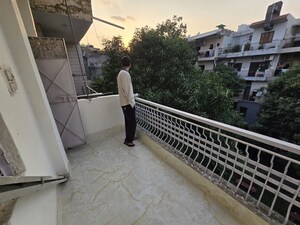 Balcony in 2 BHK Apartment at Shalimar Bagh – for Rent